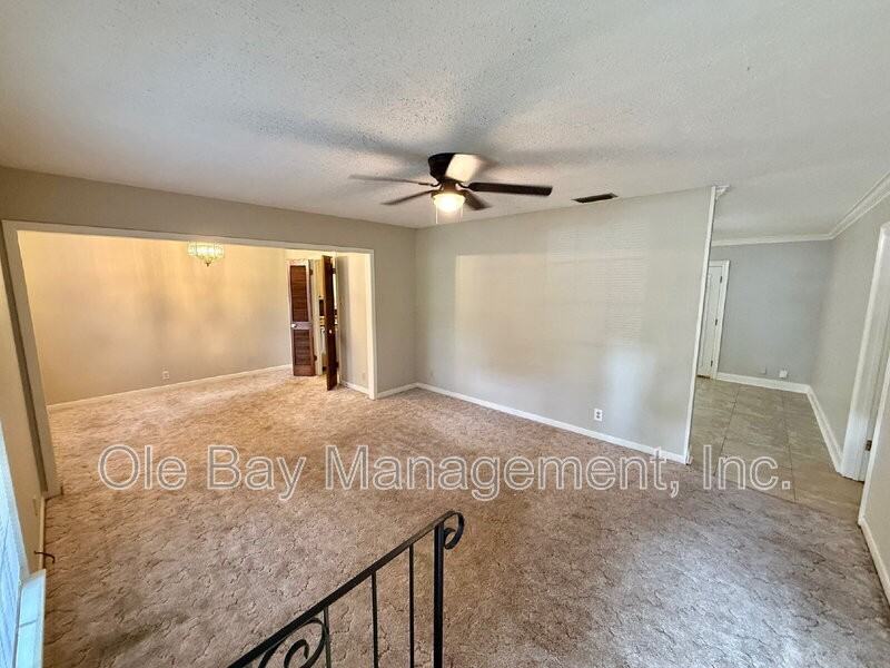 2016 Cathedral Way - Photo 5 of 11