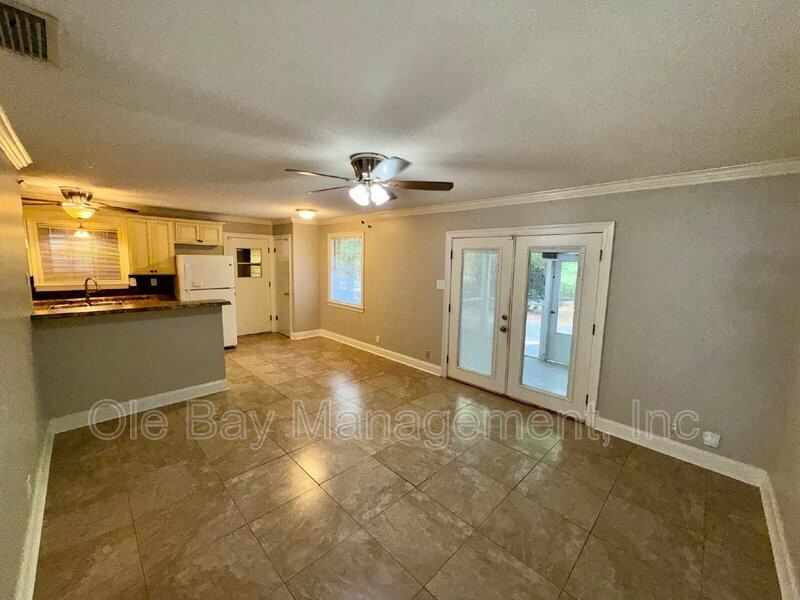 2016 Cathedral Way - Photo 6 of 11