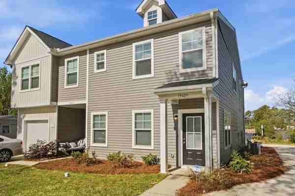 19429 South Hill Street - Photo 2 of 10