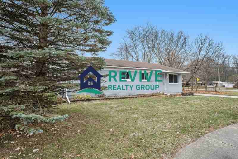 27275 Barbara Ct - Photo 2 of 15