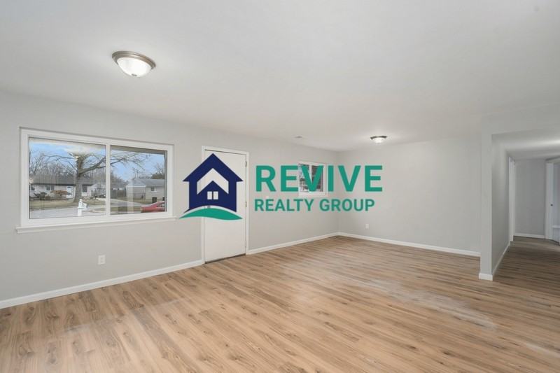 27275 Barbara Ct - Photo 4 of 15