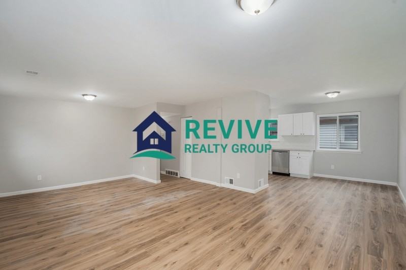 27275 Barbara Ct - Photo 6 of 15