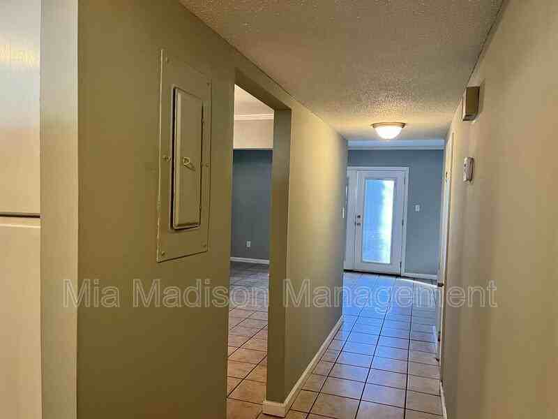 527 Tibet Ave #3 - Photo 3 of 25