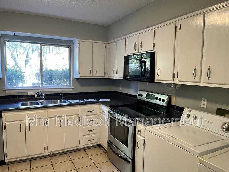 527 Tibet Ave #3 - Photo 5 of 25