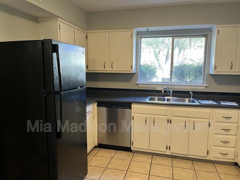 527 Tibet Ave #3 - Photo 6 of 25