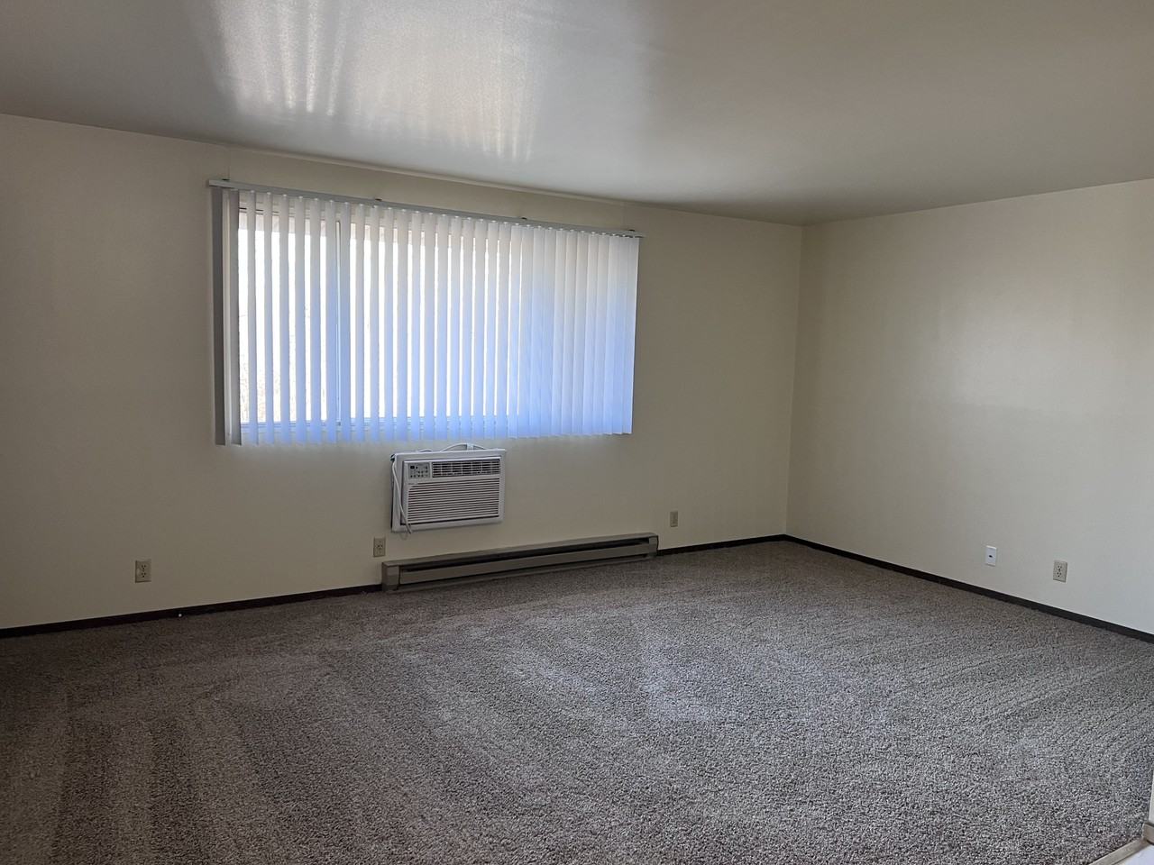 4340 Kennedy Drive - Photo 6 of 18