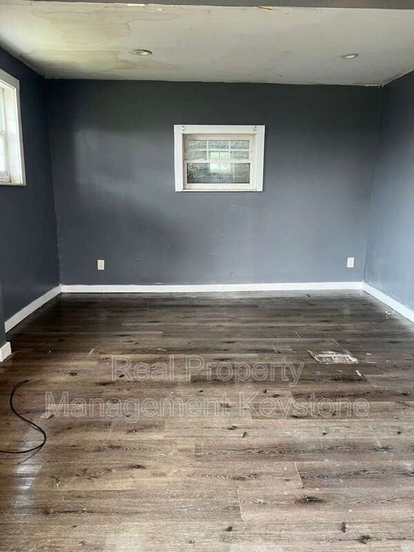 1834 Flagler St #1 - Photo 4 of 11