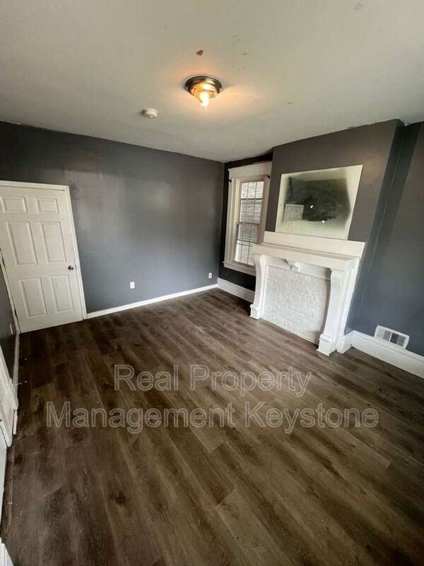 1834 Flagler St #1 - Photo 5 of 11