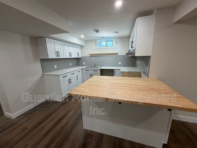 182 Seneca Cres - Photo 3 of 6