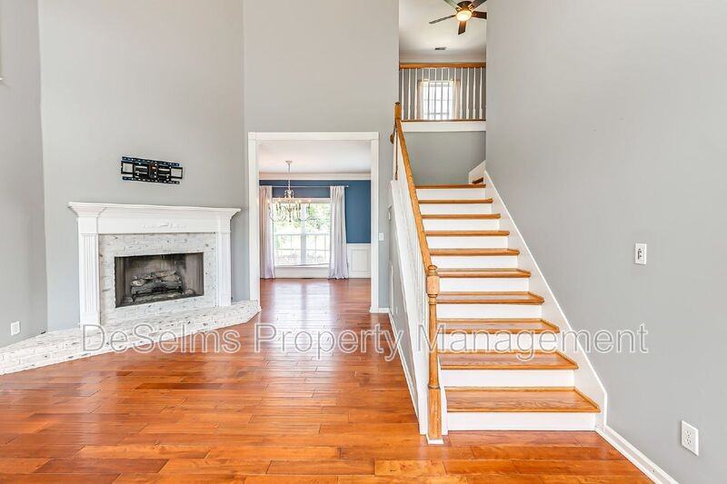 701 Brent Glen Pl - Photo 4 of 38