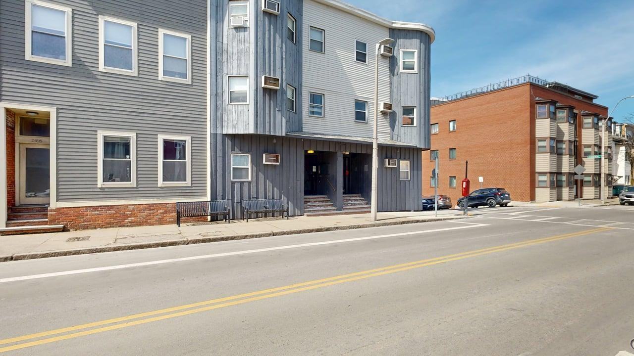 298-300 Meridian Street - Photo 2 of 30