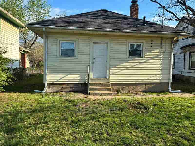 1220 Calumet Ave - Photo 3 of 27