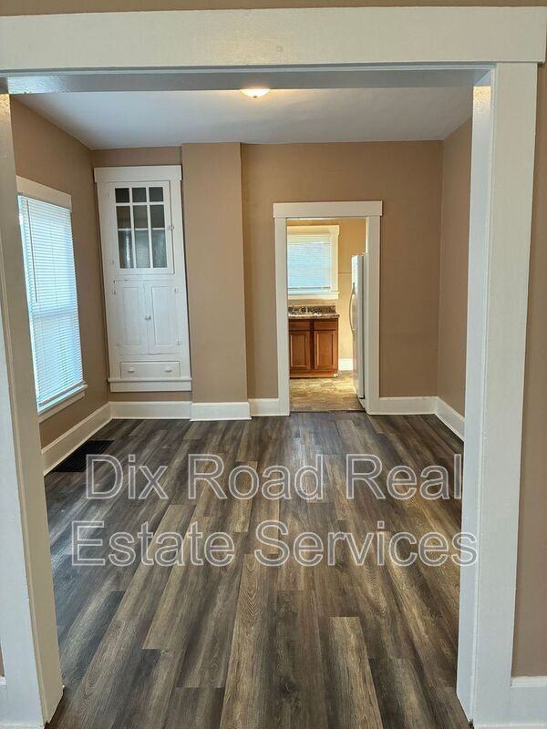 1220 Calumet Ave - Photo 5 of 27