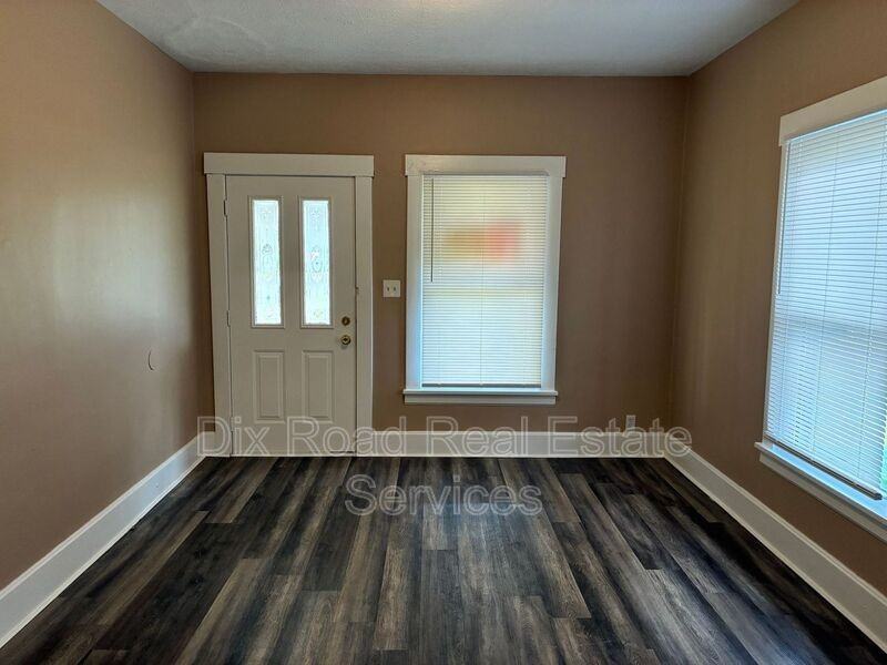 1220 Calumet Ave - Photo 6 of 27