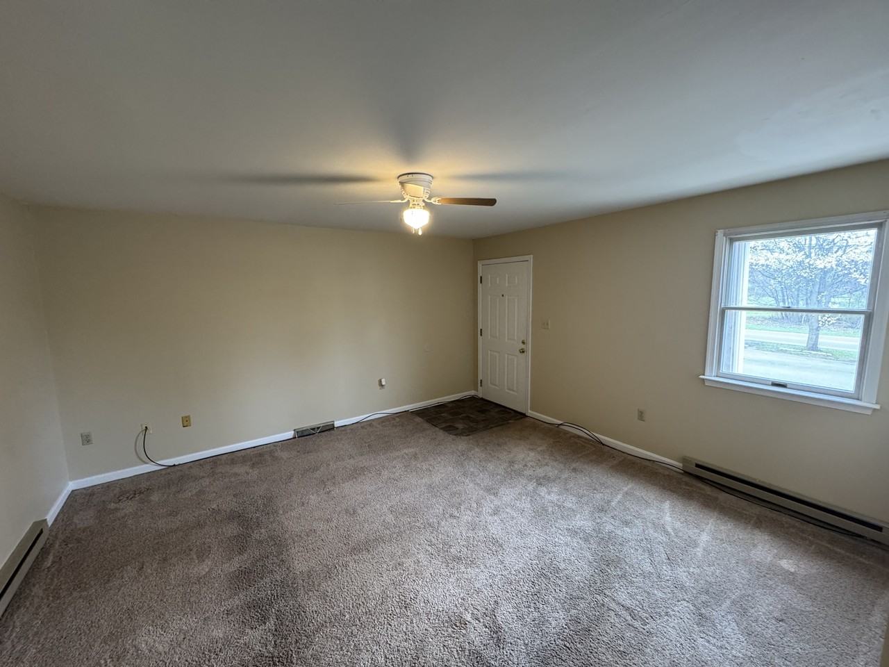 704 Thomas Lane - A - Photo 4 of 11