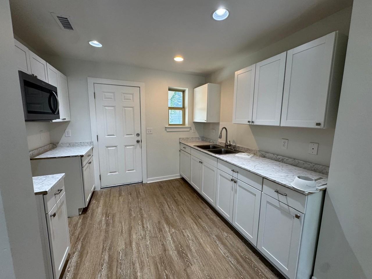 1914-A Carlton Street - Photo 2 of 8