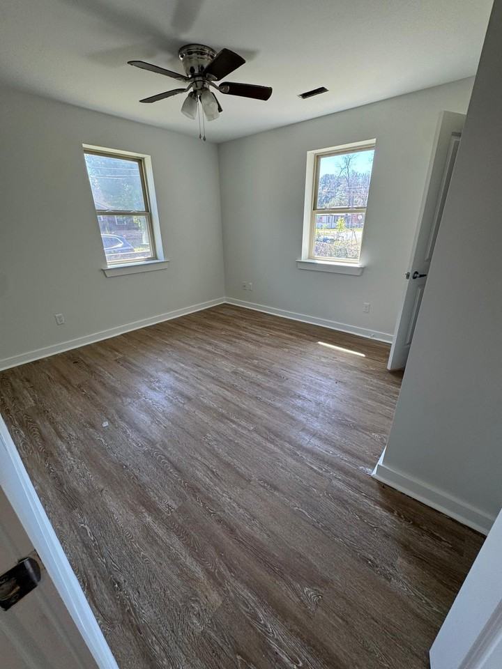 1914-A Carlton Street - Photo 3 of 8