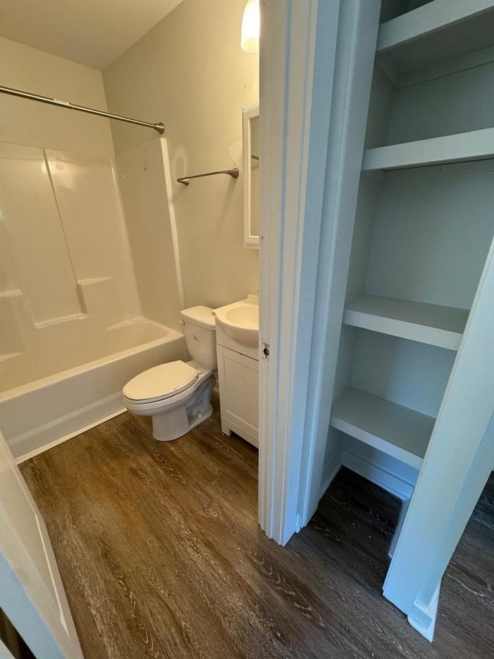 1914-A Carlton Street - Photo 4 of 8