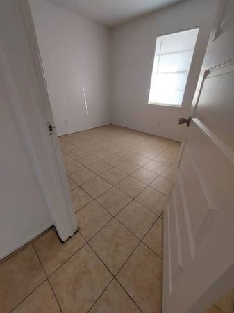 306 East Roberts Avenue - Photo 2 of 5