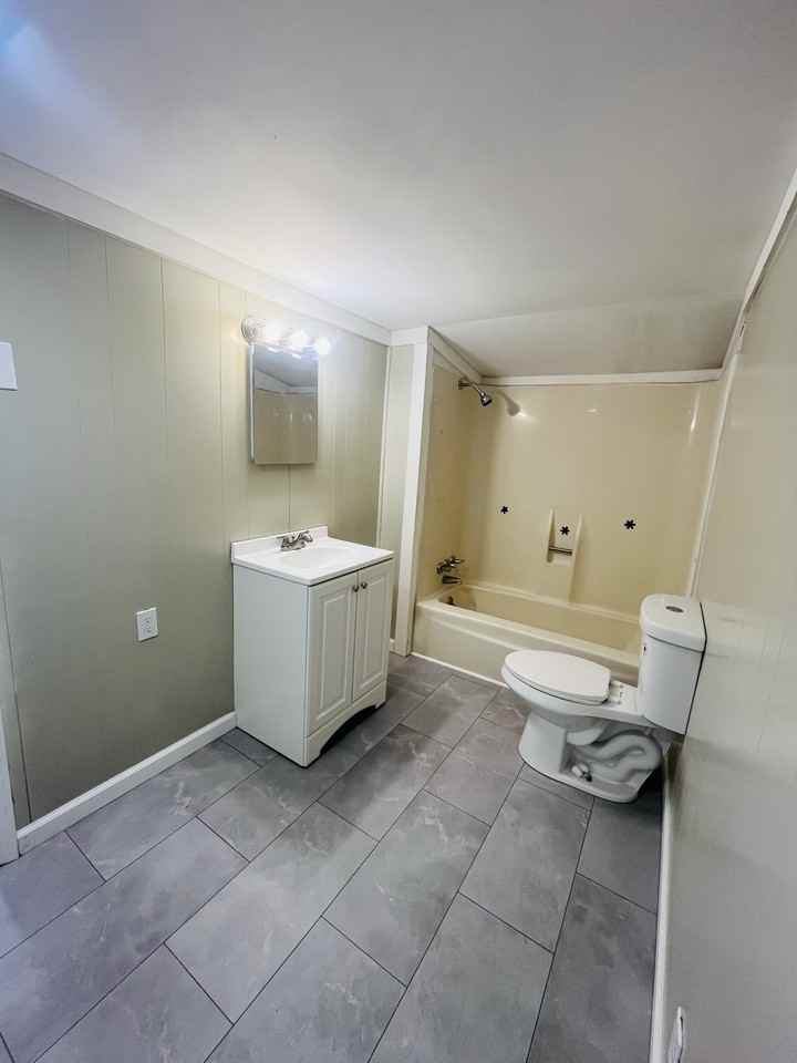 504 North Church Street - Photo 4 of 7