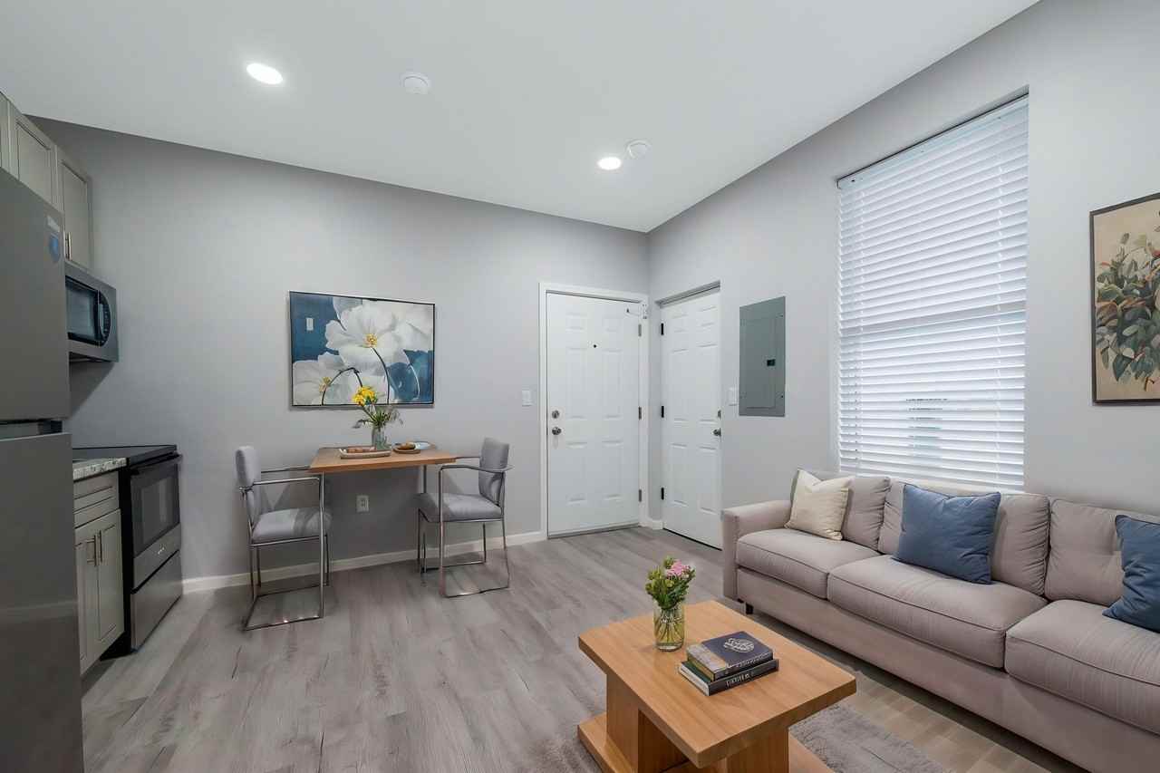 807 Avenue K - Photo 4 of 6