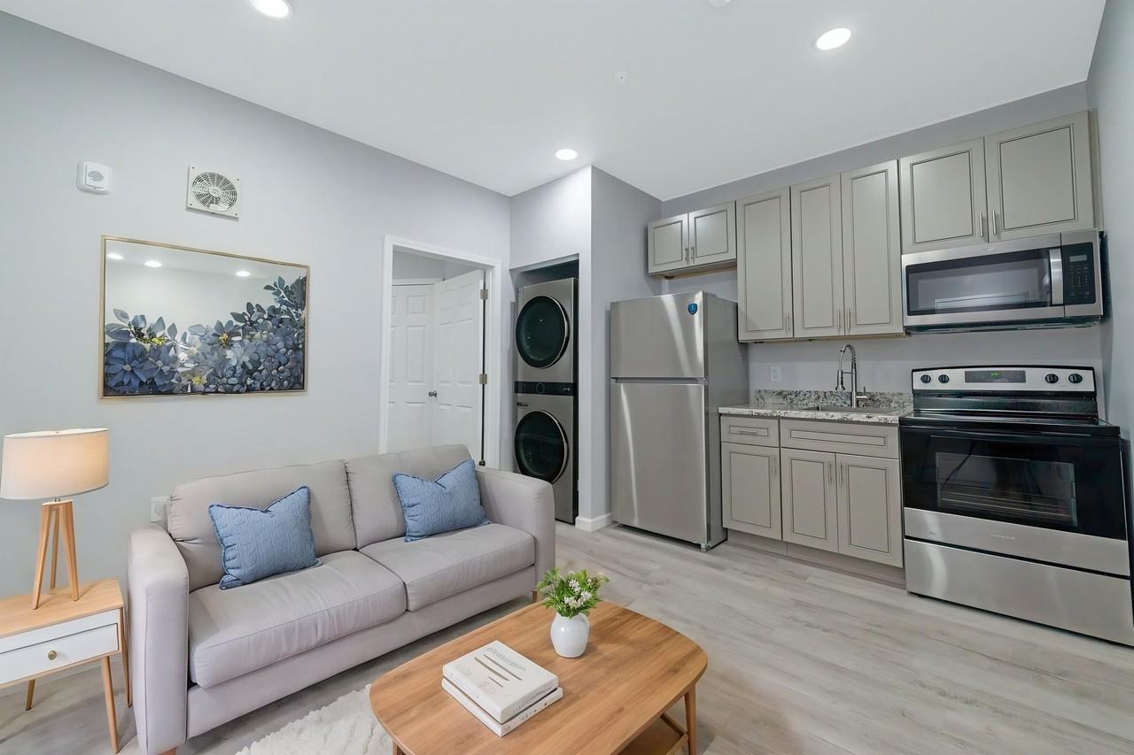 807 Avenue K - Photo 5 of 6