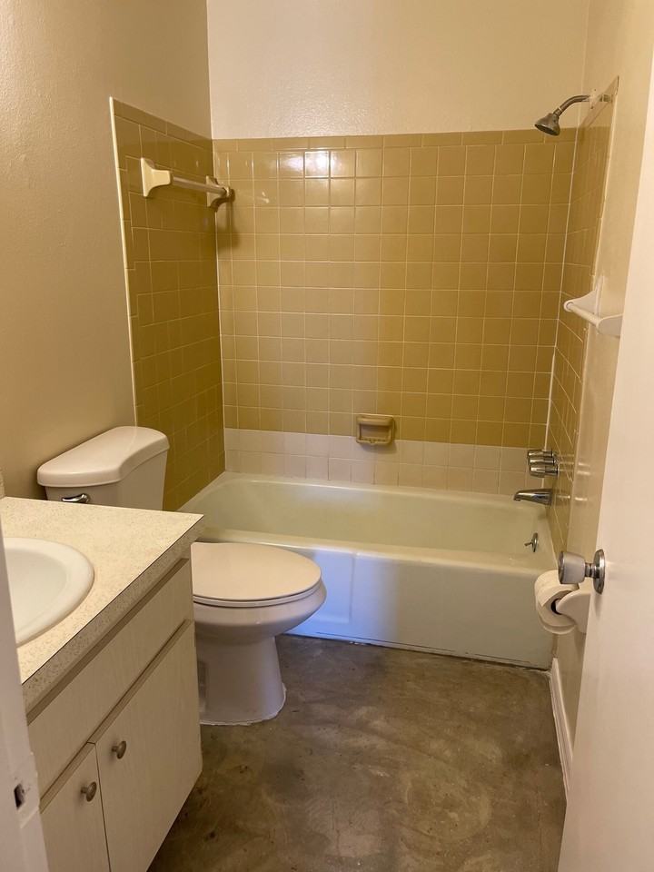 2739 Nassau Street #8 - Photo 7 of 10