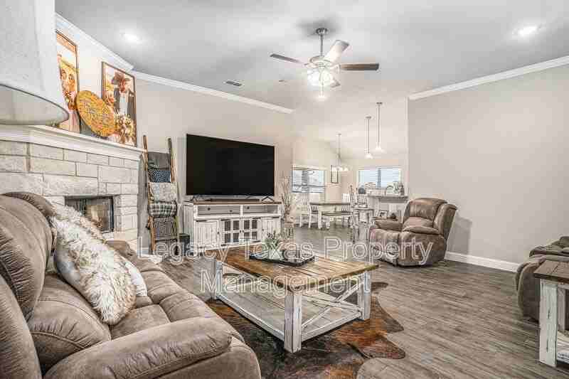 226 Harp Ave - Photo 5 of 17