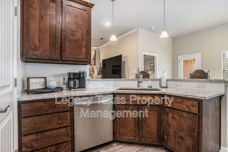 226 Harp Ave - Photo 7 of 17