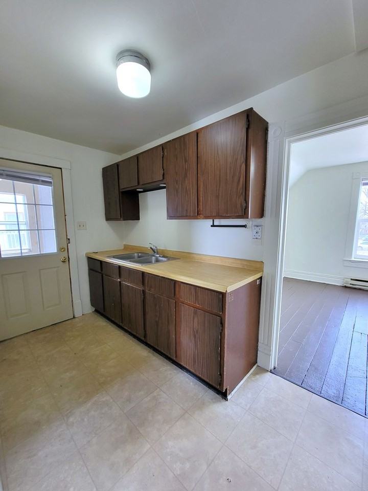 633 Spring St - Photo 5 of 10