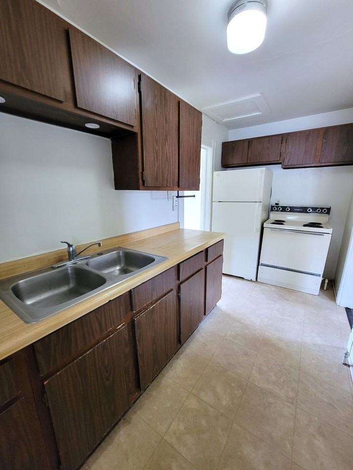 633 Spring St - Photo 6 of 10