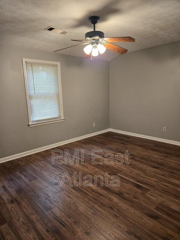 804 Navajo Ct Se - Photo 4 of 10