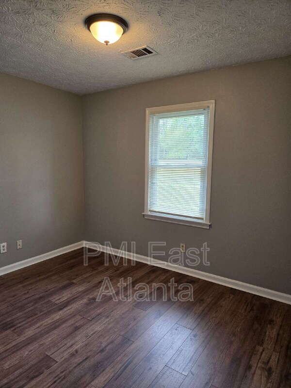 804 Navajo Ct Se - Photo 6 of 10