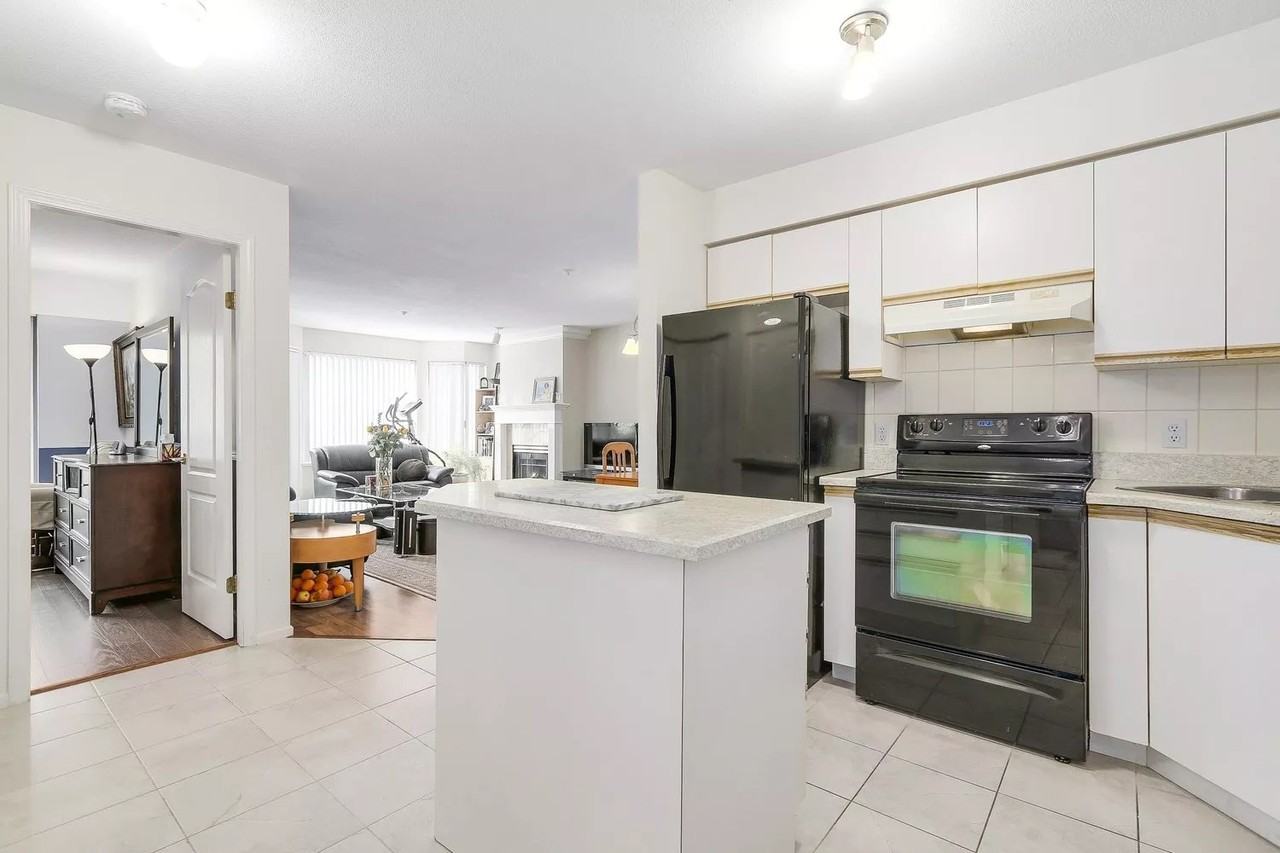 315 Renfrew Street - Photo 2 of 26