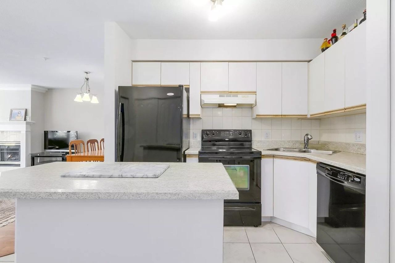 315 Renfrew Street - Photo 4 of 26