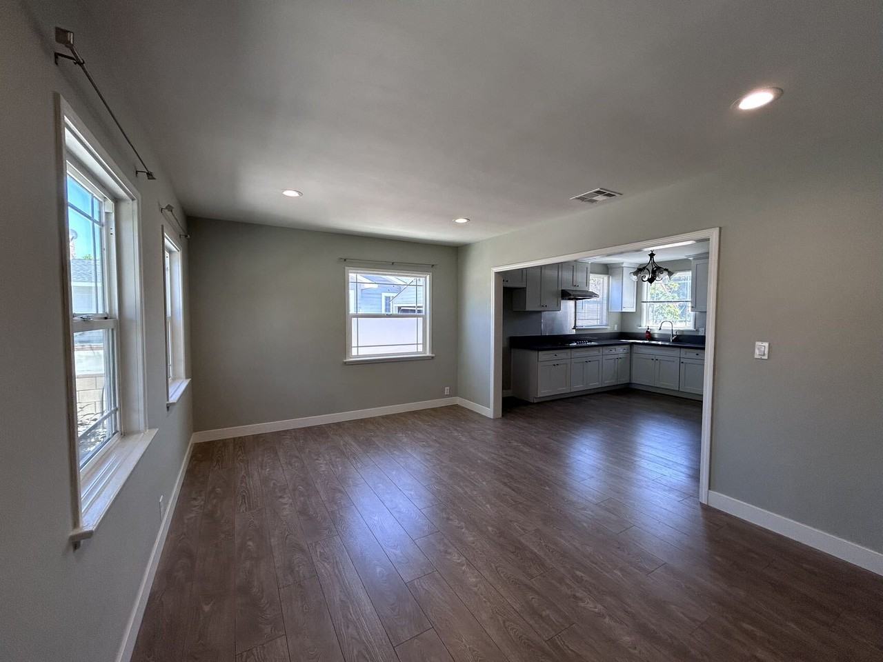 5452 Loma Avenue - Photo 4 of 10