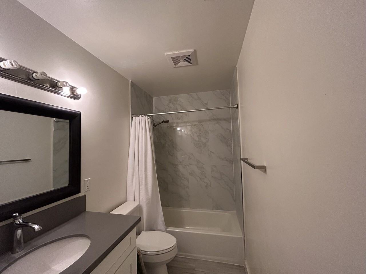 5452 Loma Avenue - Photo 6 of 10