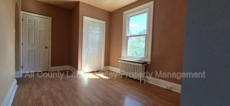 118 E North St - Photo 3 of 9