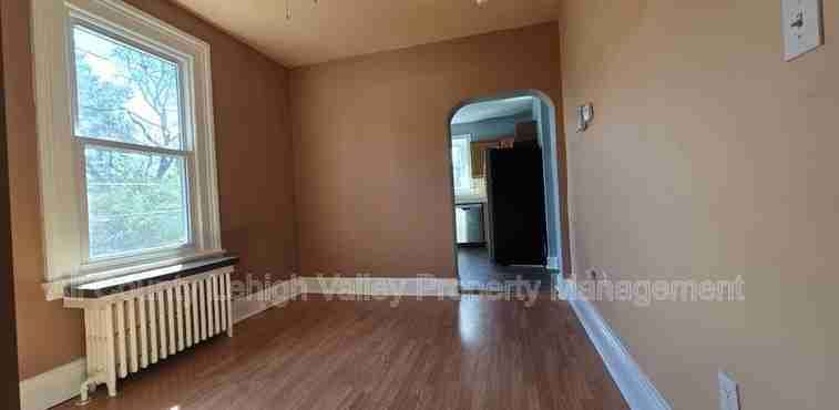 118 E North St - Photo 4 of 9