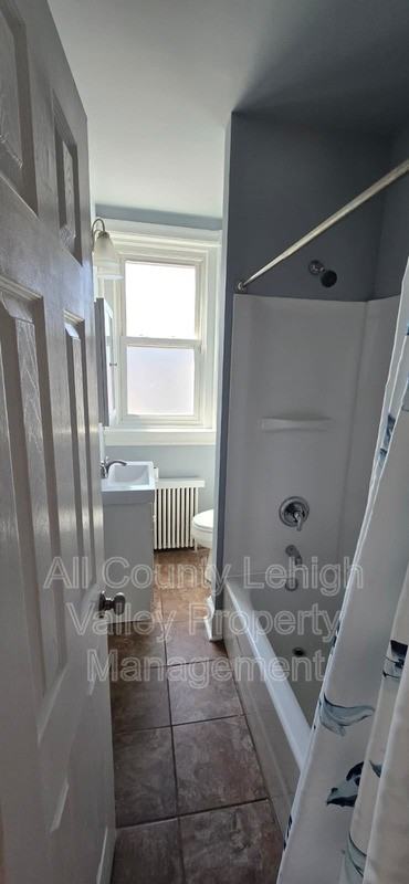 118 E North St - Photo 5 of 9