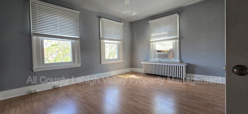 118 E North St - Photo 6 of 9