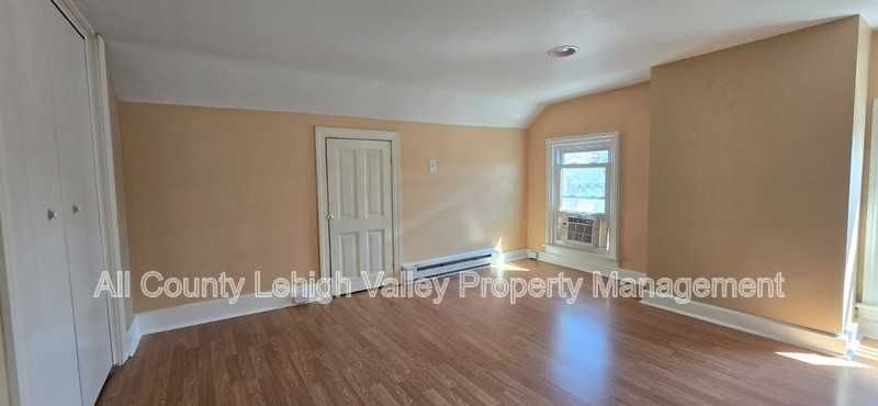 118 E North St - Photo 7 of 9