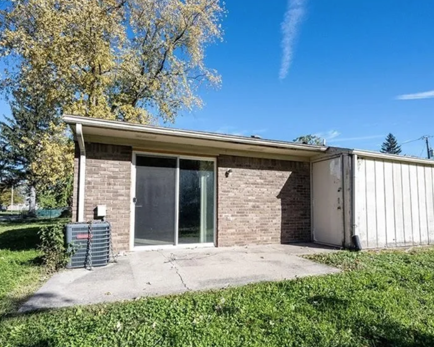 3011 Oxford Lane - Photo 2 of 6