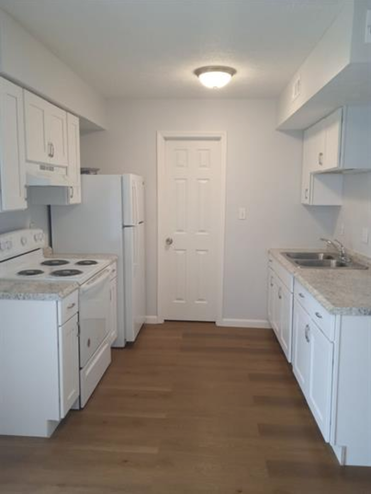 3011 Oxford Lane - Photo 3 of 6