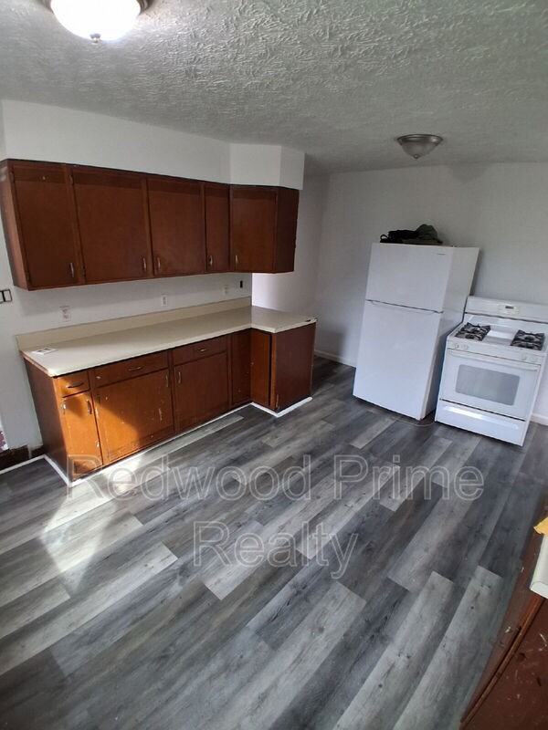 536 Russell Ave - Photo 2 of 11