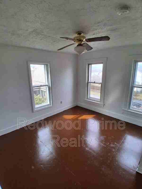 536 Russell Ave - Photo 3 of 11