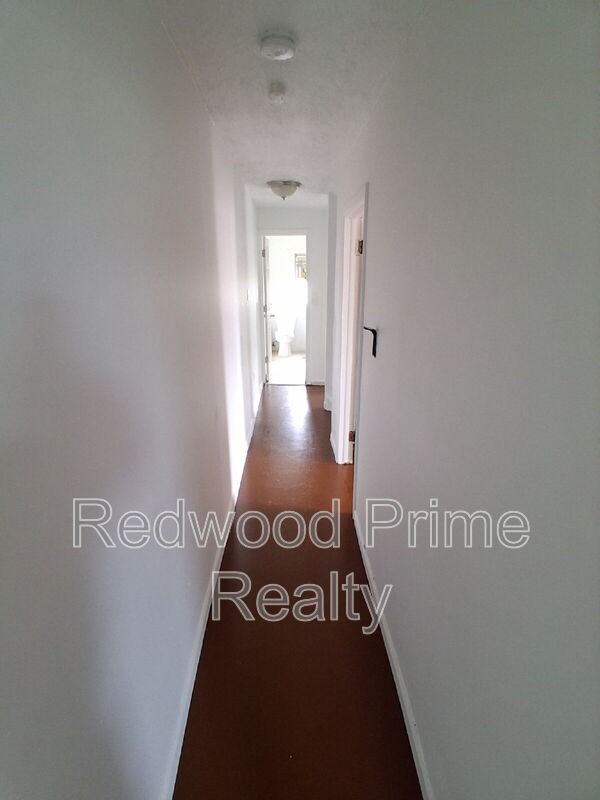 536 Russell Ave - Photo 4 of 11