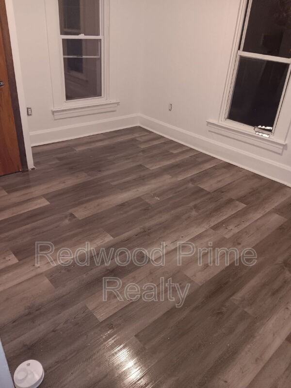 536 Russell Ave - Photo 5 of 11