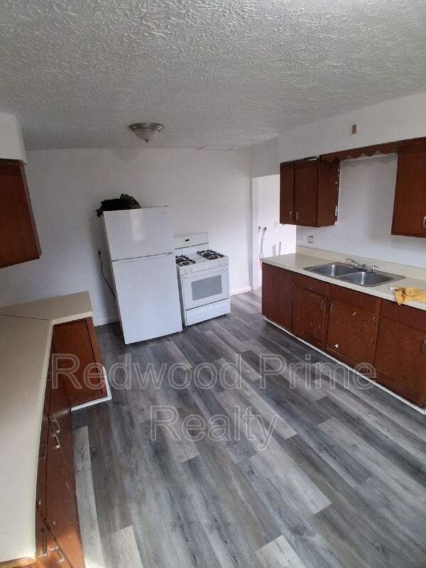 536 Russell Ave - Photo 7 of 11