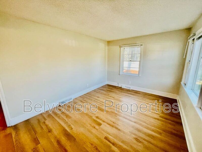 616 S Holden Rd - Photo 4 of 19